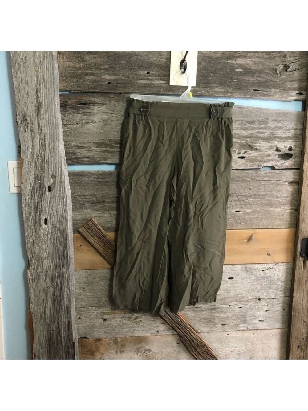 𝅺suzy Shier Size Small Green Paperbag Waist Capri Pants